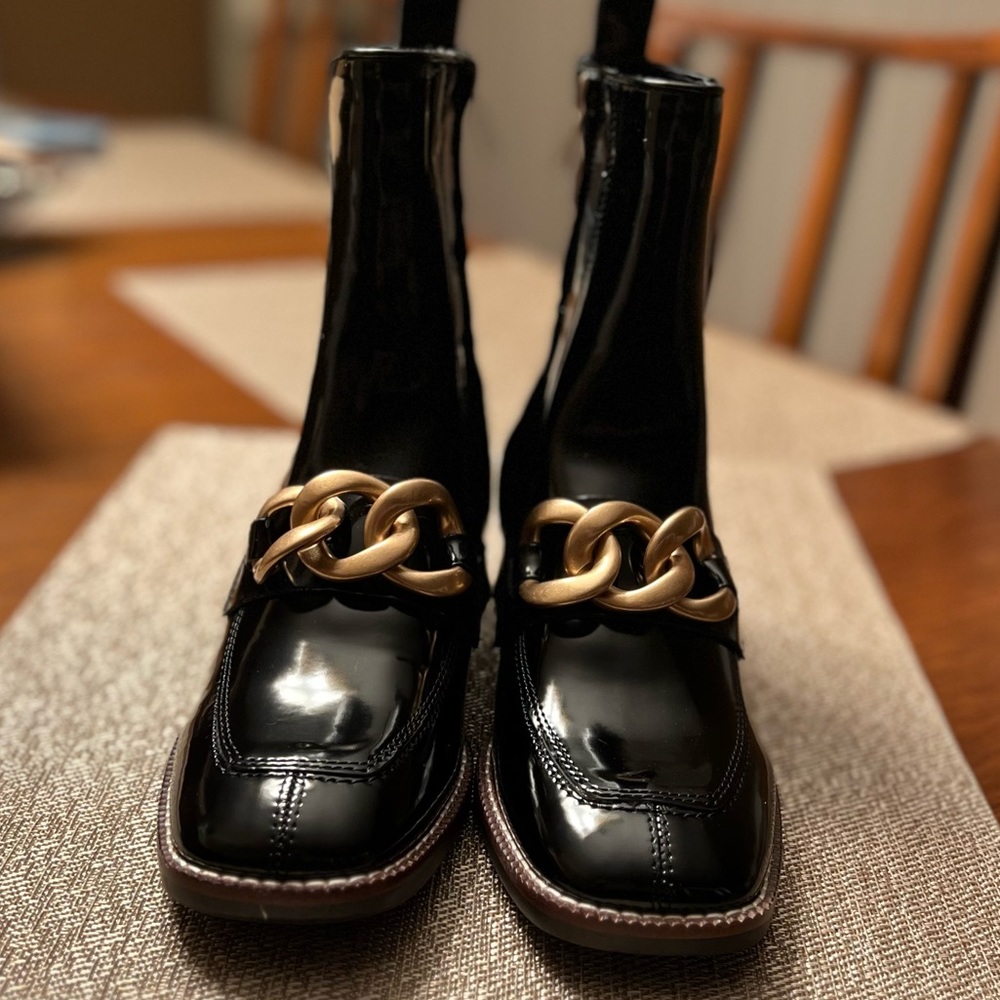 STEVE MADDEN LOREEN PATENT LEATHER BLACK BOOTIE